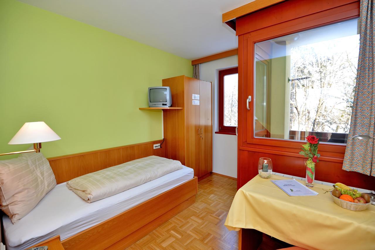 Bildungshaus Schloss Krastowitz Otel Klagenfurt am Woerthersee Dış mekan fotoğraf