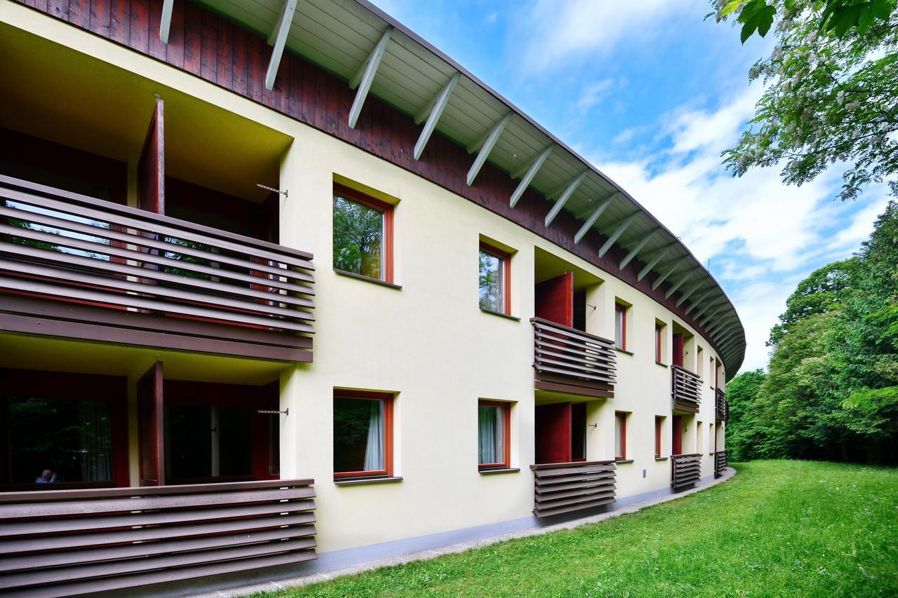 Bildungshaus Schloss Krastowitz Otel Klagenfurt am Woerthersee Dış mekan fotoğraf