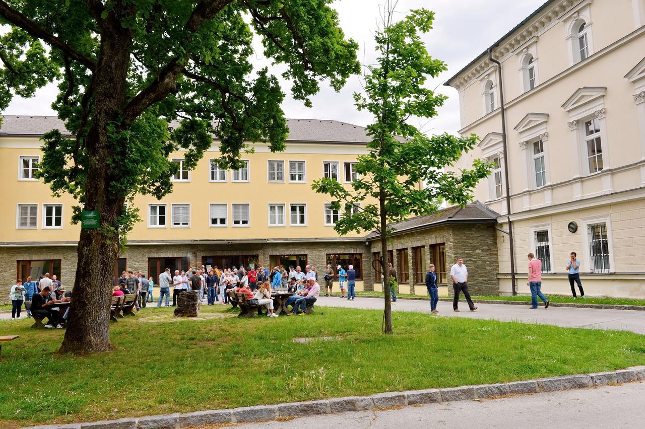 Bildungshaus Schloss Krastowitz Otel Klagenfurt am Woerthersee Dış mekan fotoğraf