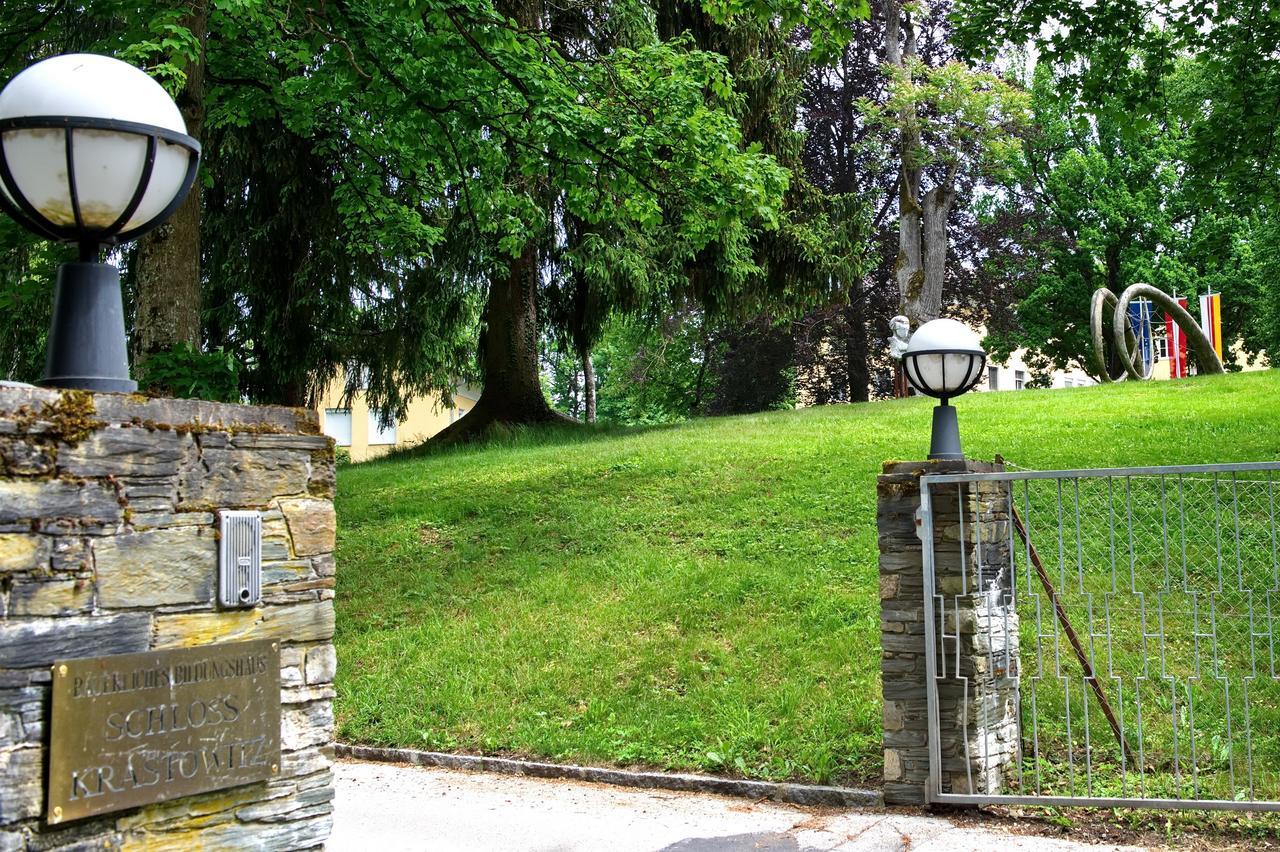 Bildungshaus Schloss Krastowitz Otel Klagenfurt am Woerthersee Dış mekan fotoğraf