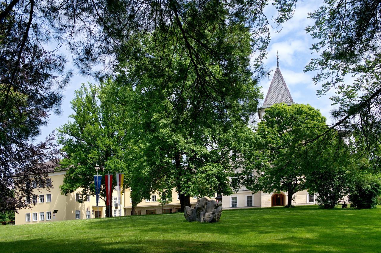 Bildungshaus Schloss Krastowitz Otel Klagenfurt am Woerthersee Dış mekan fotoğraf